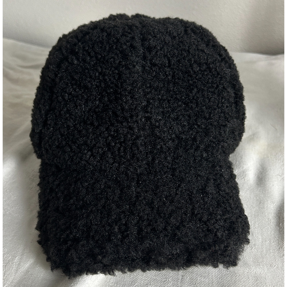 Women's Apparis Rumi Faux Shearling Black Cap Hat One Size